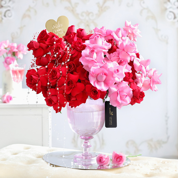 Roses in Vase, Online